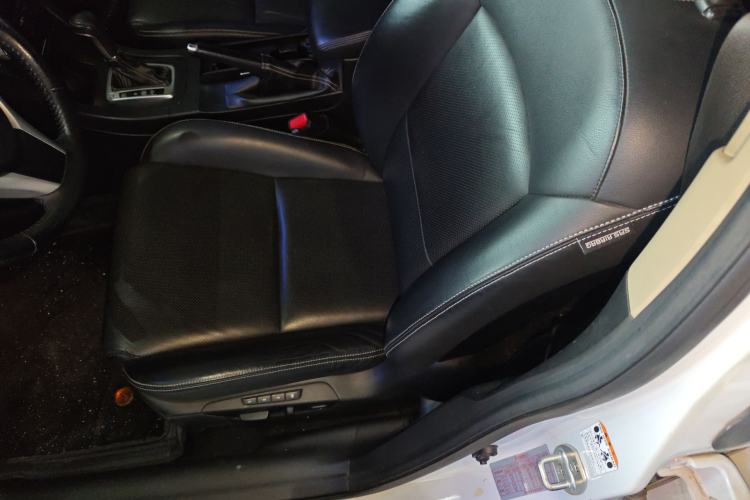 Used Suzuki Kizashi 2011 2.4L Two-Wheel Drive CVT Standard Edition Left Front Seat