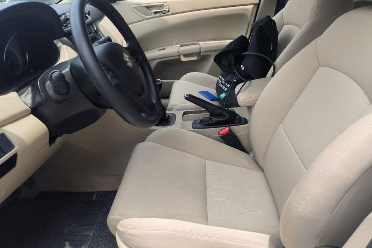 Used Suzuki Kizashi 2011 2.4L Two-Wheel Drive Manual Standard Edition Left Front Seat