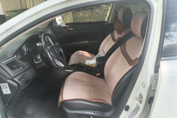 Used Suzuki Kizashi 2011 2.4L Two-Wheel Drive Sport with Navigation Left Front Seat
