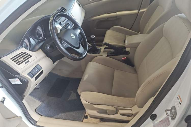 Used Suzuki Kizashi 2011 2.4L Two-Wheel Drive Manual Standard Edition Left Front Seat
