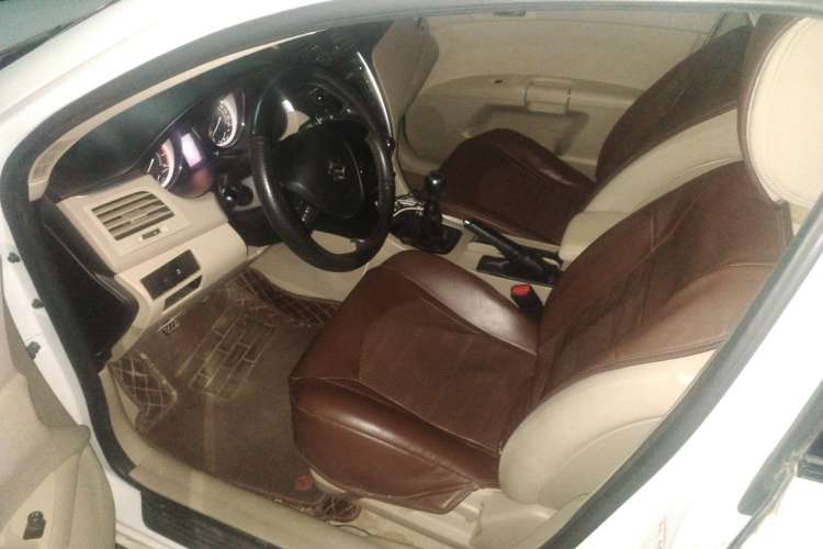 Used Suzuki Kizashi 2011 2.4L Two-Wheel Drive Manual Standard Edition Left Front Seat