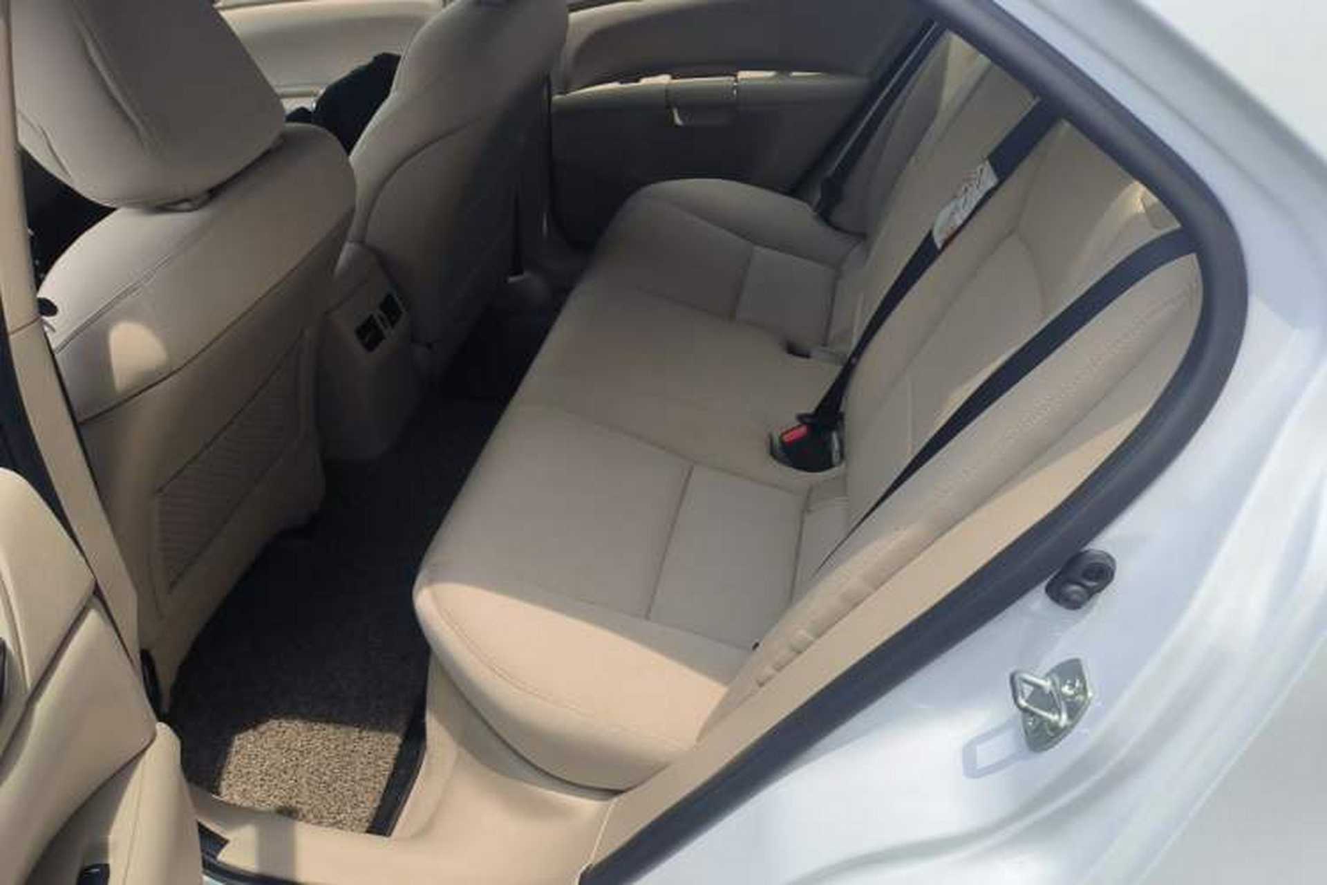 Used Suzuki Kizashi 2011 2.4L Two-Wheel Drive Manual Standard Edition Left Rear Seat