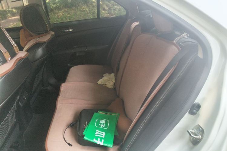 Used Suzuki Kizashi 2011 2.4L Two-Wheel Drive Sport with Navigation Left Rear Seat