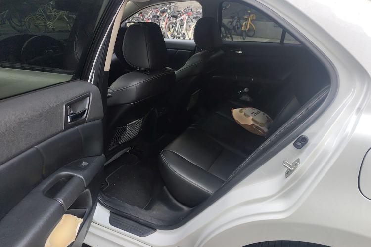 Used Suzuki Kizashi 2011 2.4L Two-Wheel Drive Luxury Navigation Edition Left Rear Seat