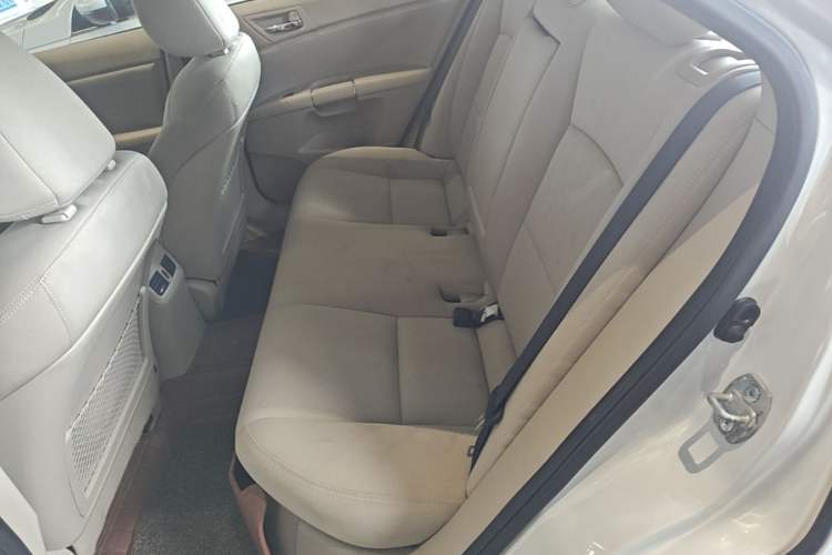 Used Suzuki Kizashi 2011 2.4L Two-Wheel Drive Manual Standard Edition Left Rear Seat