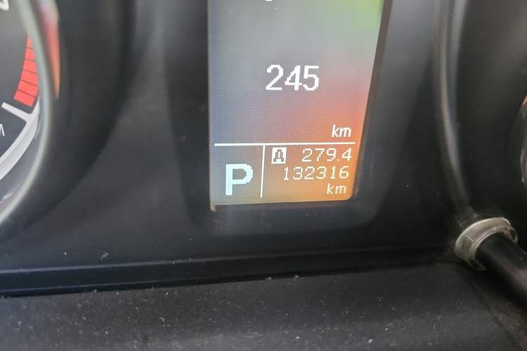Used Suzuki Kizashi 2011 2.4L Two-Wheel Drive CVT Standard Edition Odometer Close Up
