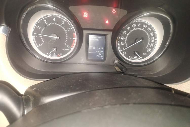 Used Suzuki Kizashi 2011 2.4L Two-Wheel Drive Manual Standard Edition Odometer Close Up