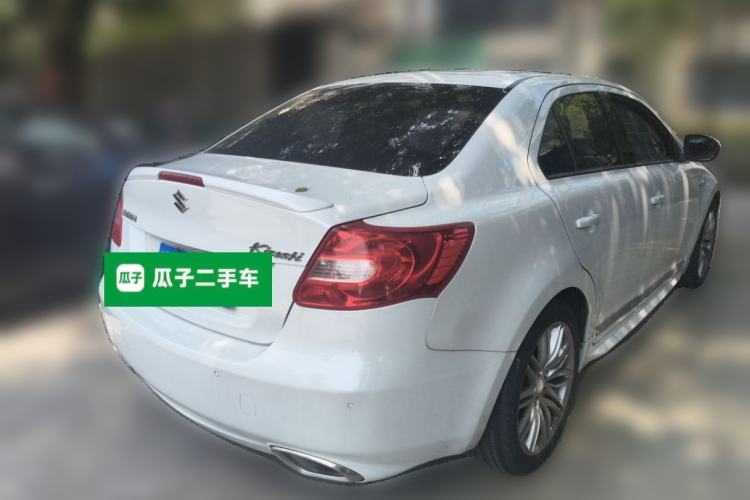 Used Suzuki Kizashi 2011 2.4L Two-Wheel Drive Sport with Navigation Rear Right 45 Deg