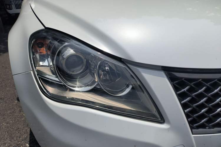 Used Suzuki Kizashi 2011 2.4L Two-Wheel Drive Manual Standard Edition Right Front Headlight