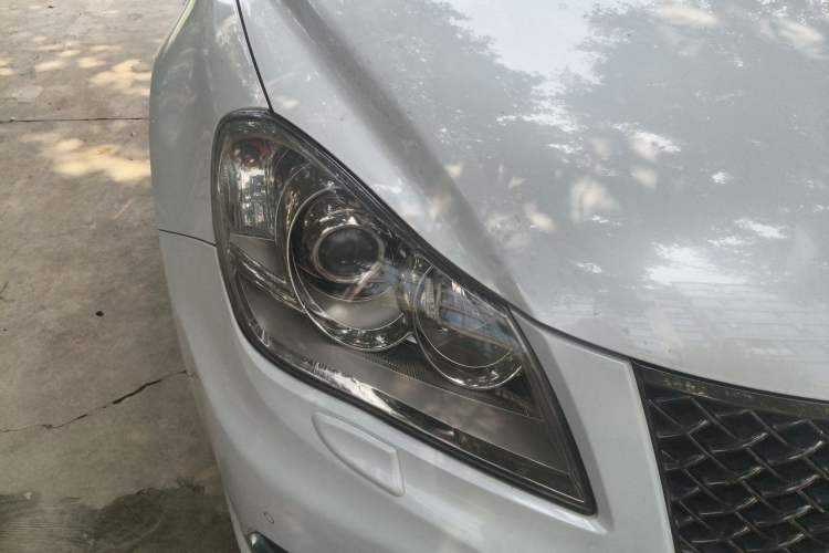 Used Suzuki Kizashi 2011 2.4L Two-Wheel Drive Sport with Navigation Right Front Headlight