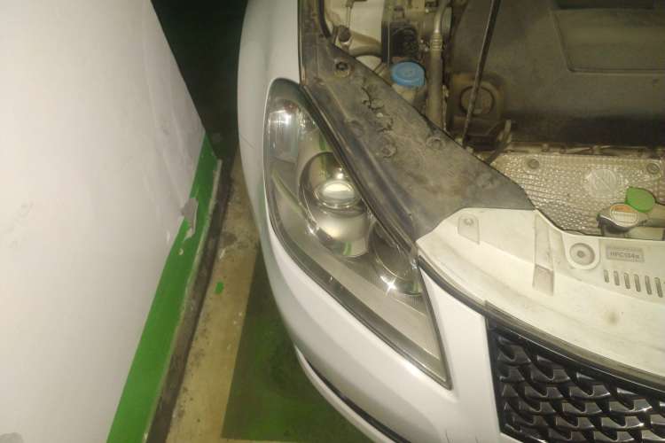 Used Suzuki Kizashi 2011 2.4L Two-Wheel Drive Manual Standard Edition Right Front Headlight
