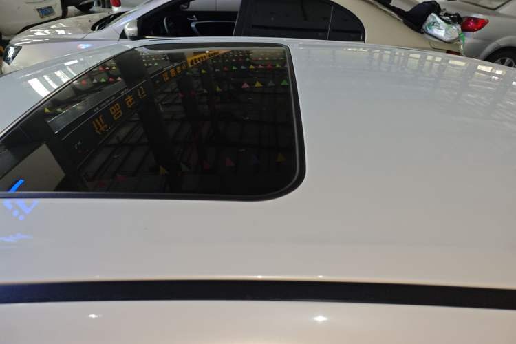 Used Suzuki Kizashi 2011 2.4L Two-Wheel Drive CVT Standard Edition Roof