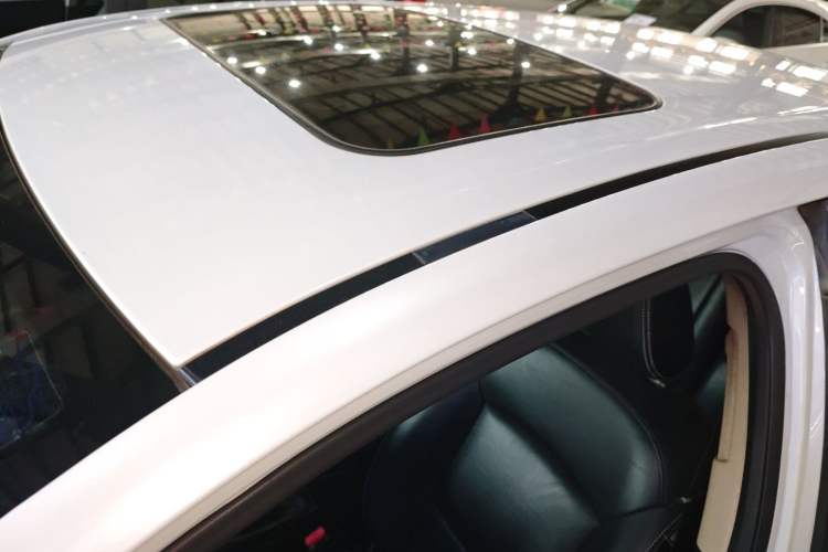 Used Suzuki Kizashi 2011 2.4L Two-Wheel Drive Luxury Navigation Edition Roof