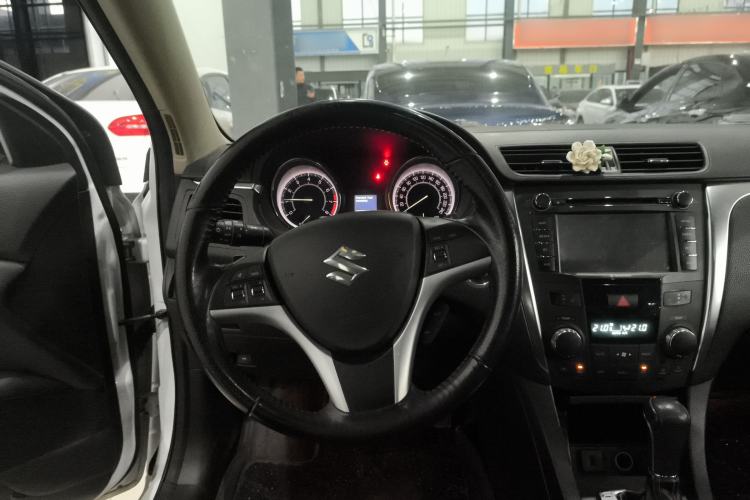 Used Suzuki Kizashi 2011 2.4L Two-Wheel Drive CVT Standard Edition Steering Wheel