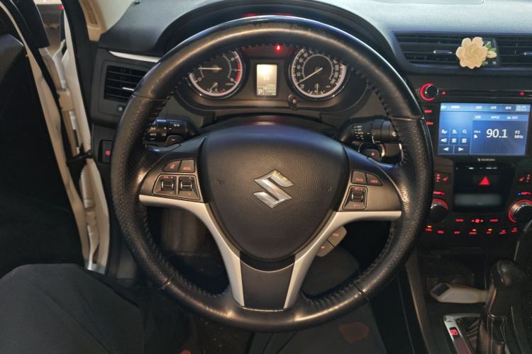 Used Suzuki Kizashi 2011 2.4L Two-Wheel Drive CVT Standard Edition Steering Wheel