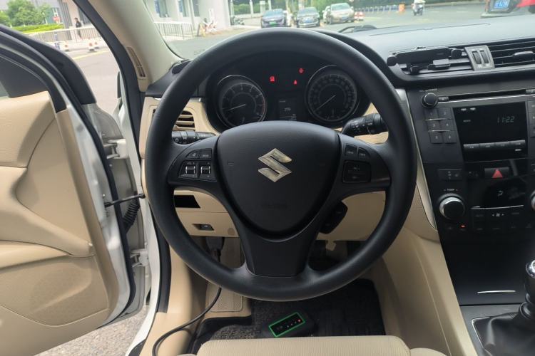 Used Suzuki Kizashi 2011 2.4L Two-Wheel Drive Manual Standard Edition Steering Wheel
