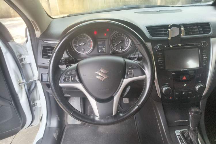 Used Suzuki Kizashi 2011 2.4L Two-Wheel Drive Sport with Navigation Steering Wheel