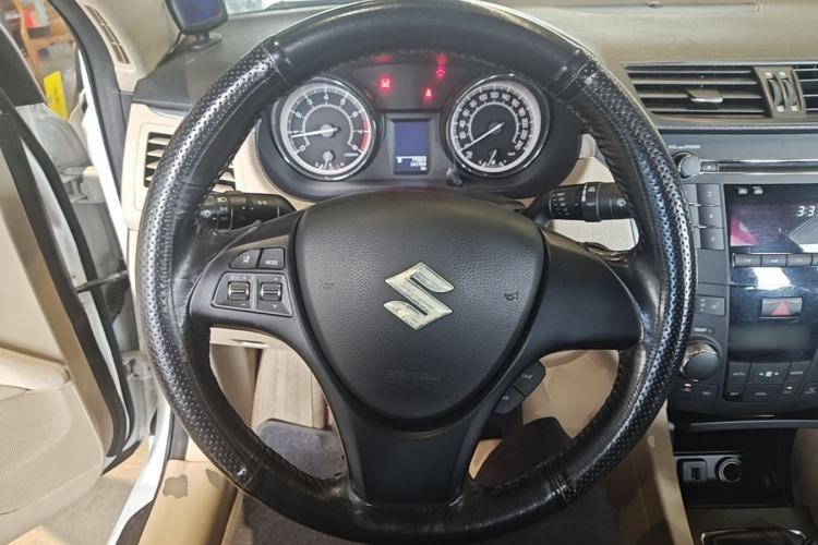 Used Suzuki Kizashi 2011 2.4L Two-Wheel Drive Manual Standard Edition Steering Wheel