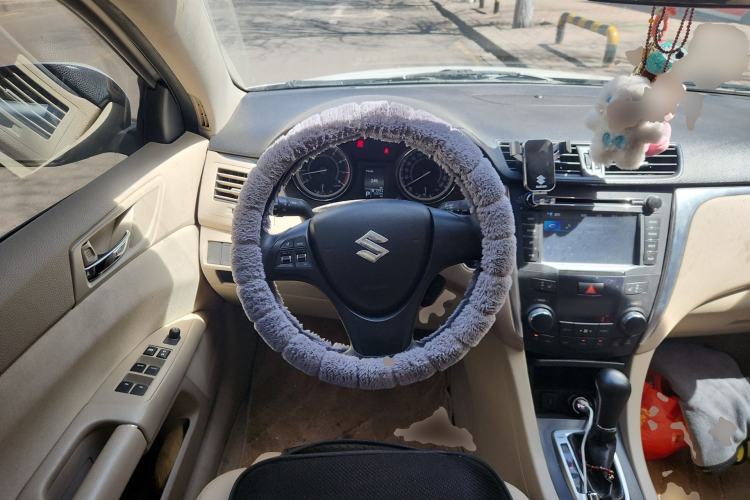Used Suzuki Kizashi 2011 2.4L Two-Wheel Drive CVT Standard Edition Steering Wheel