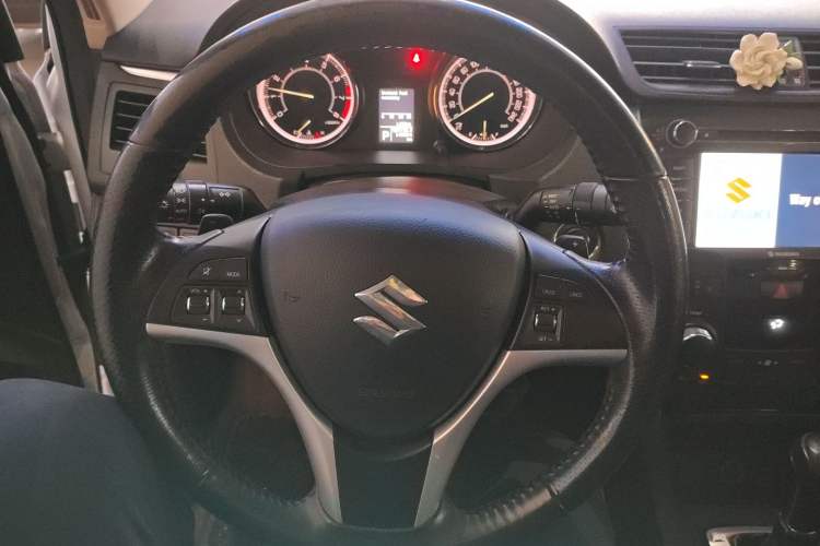 Used Suzuki Kizashi 2011 2.4L Two-Wheel Drive Luxury Navigation Edition Steering Wheel