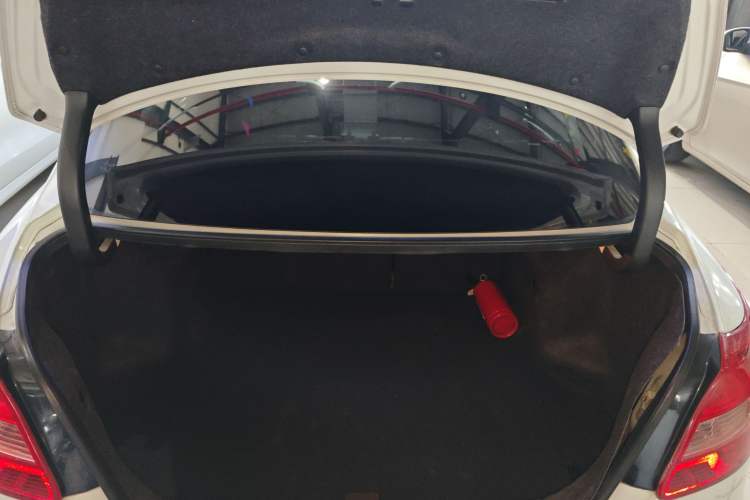 Used Suzuki Kizashi 2011 2.4L Two-Wheel Drive CVT Standard Edition Trunk