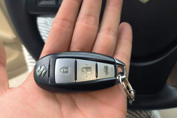 Used Suzuki Kizashi 2011 2.4L Two-Wheel Drive Manual Standard Edition Vehicle Key