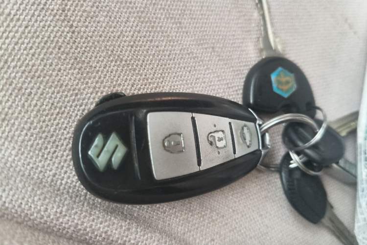 Used Suzuki Kizashi 2011 2.4L Two-Wheel Drive Sport with Navigation Vehicle Key