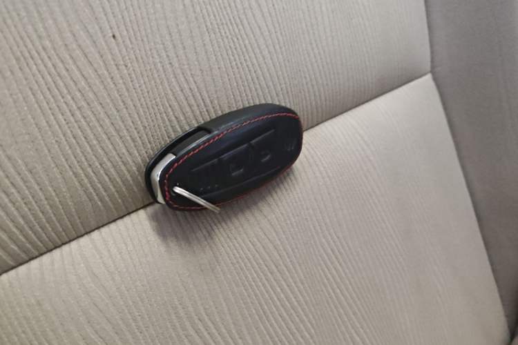 Used Suzuki Kizashi 2011 2.4L Two-Wheel Drive Manual Standard Edition Vehicle Key