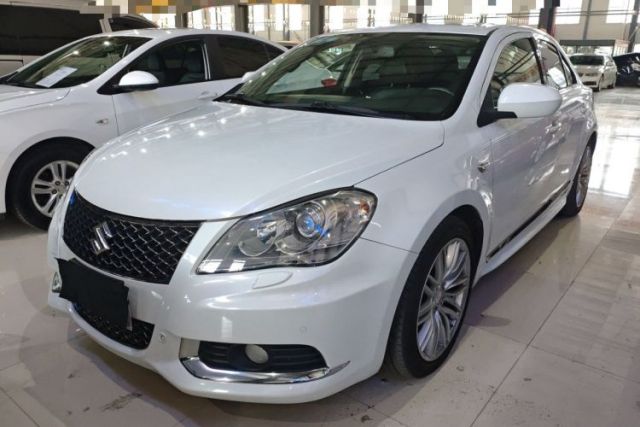 Used Suzuki Kizashi 2011 2.4L Two-Wheel Drive Luxury Navigation Edition