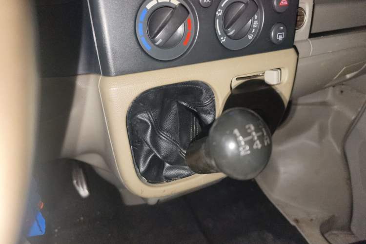 Used Suzuki Landy 2007 1.4L Manual Luxury Version Gear Lever