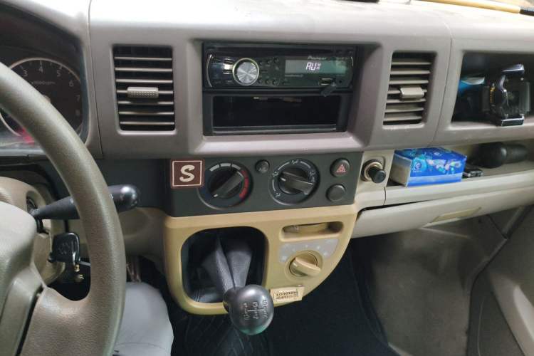 Used Suzuki Landy 2009 1.4L Manual Comfort Version Sunlight Edition Audio And AC Panel