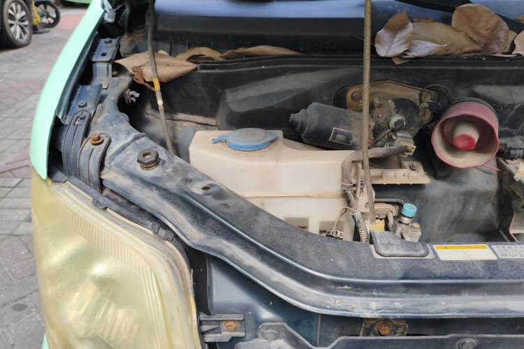 Used Suzuki Landy 2009 1.4L Manual Comfort Version Sunlight Edition Engine Bay Right