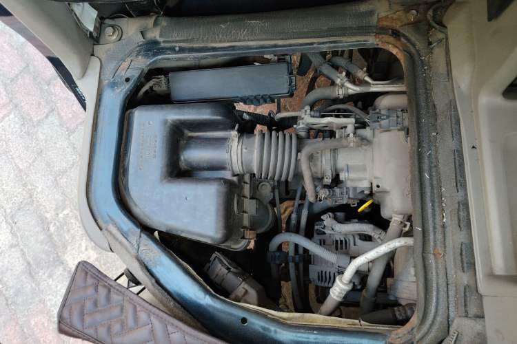 Used Suzuki Landy 2009 1.4L Manual Comfort Version Sunlight Edition Engine Bay Right