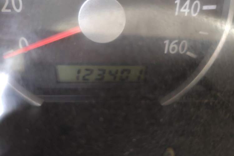 Used Suzuki Landy 2009 1.4L Manual Comfort Version Sunlight Edition Odometer Close Up