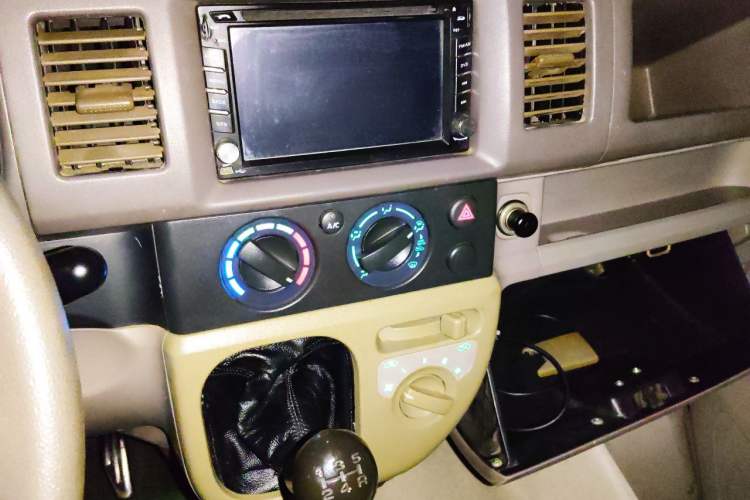 Used Suzuki Landy 2009 1.4L Manual Comfort Version Sunlight Edition Audio And AC Panel