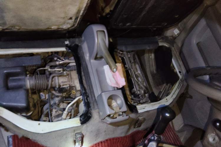 Used Suzuki Landy 2009 1.4L Manual Comfort Version Sunlight Edition Engine Bay