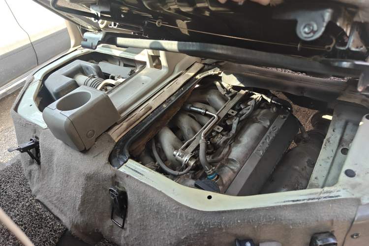 Used Suzuki Landy 2009 1.4L Manual Comfort Version Sunlight Edition Engine Bay