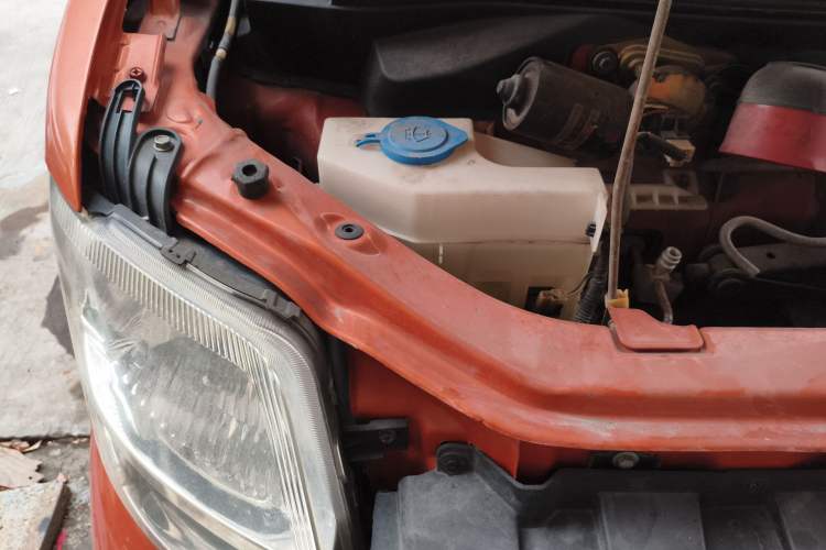 Used Suzuki Landy 2009 1.4L Manual Comfort Version Sunlight Edition Engine Bay Right
