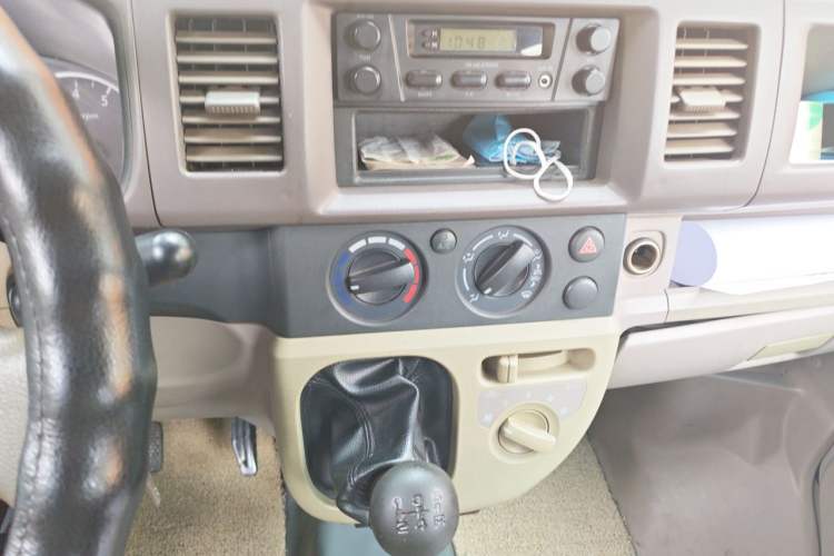 Used Suzuki Landy 2010 1.2L Manual Comfort Version – Sunshine Edition Audio And AC Panel