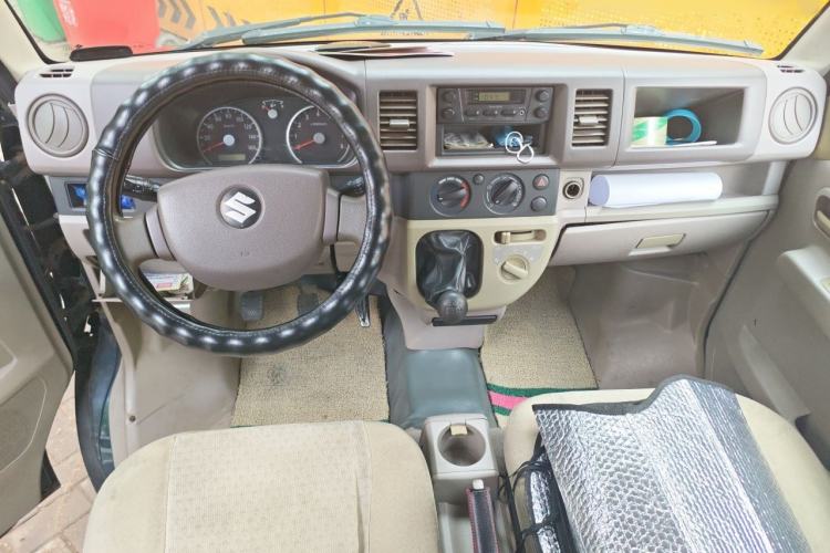 Used Suzuki Landy 2010 1.2L Manual Comfort Version – Sunshine Edition Center Console