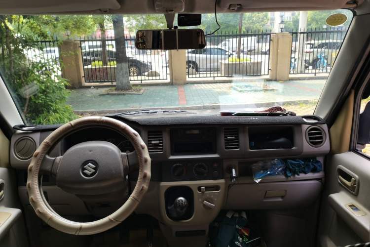 Used Suzuki Landy 2010 1.2L Manual Comfort Version – Sunshine Edition Center Console