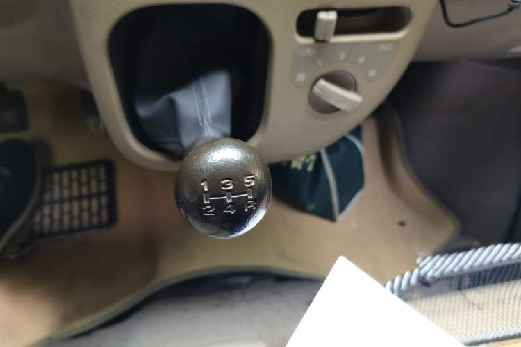 Used Suzuki Landy 2010 1.2L Manual Comfort Version – Sunshine Edition Gear Lever