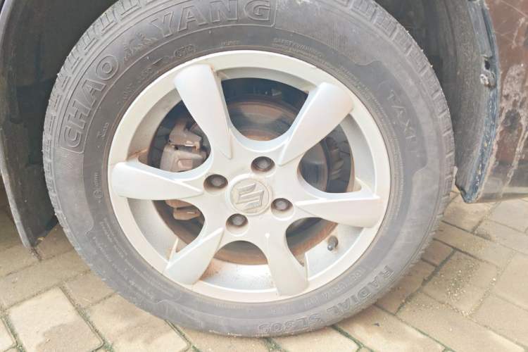 Used Suzuki Landy 2010 1.2L Manual Comfort Version – Sunshine Edition Right Front Wheel Hub
