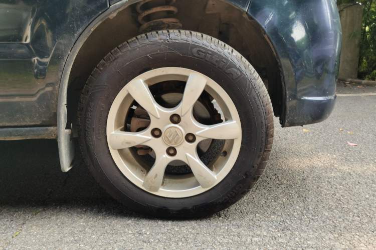 Used Suzuki Landy 2010 1.2L Manual Comfort Version – Sunshine Edition Right Front Wheel Hub
