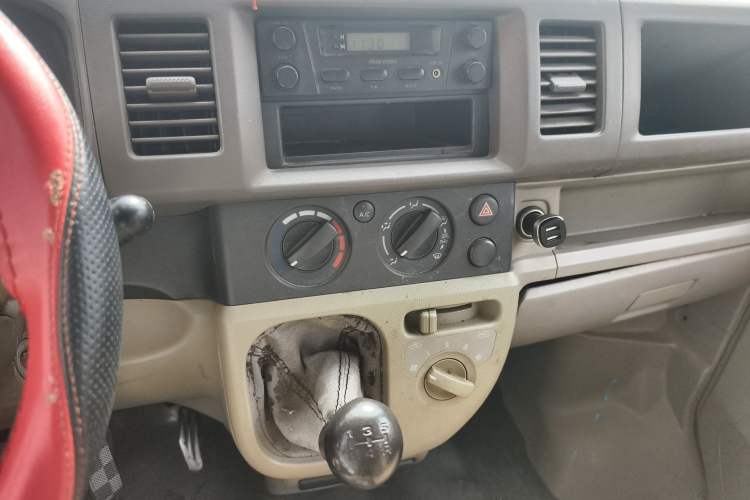 Used Suzuki Landy 2010 1.2L Manual Comfort Version – Sunshine Edition Audio And AC Panel