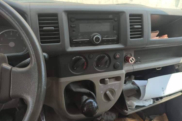 Used Suzuki Landy 2010 1.2L Manual Comfort Version – Sunshine Edition Audio And AC Panel