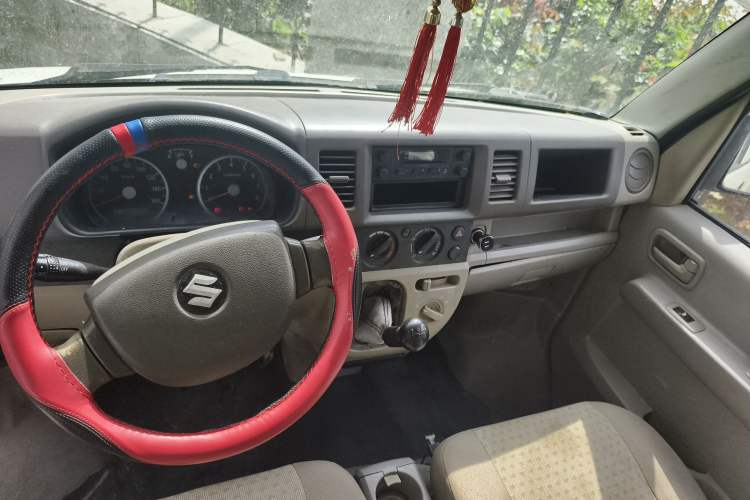 Used Suzuki Landy 2010 1.2L Manual Comfort Version – Sunshine Edition Center Console