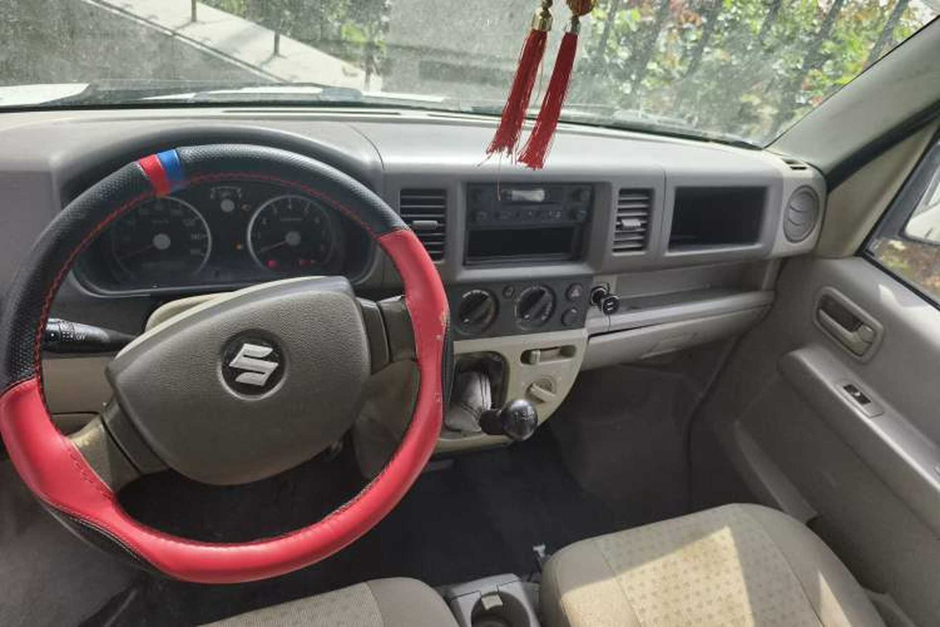Used Suzuki Landy 2010 1.2L Manual Comfort Version – Sunshine Edition Center Console