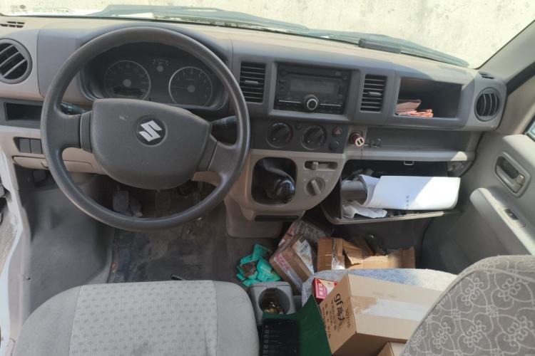 Used Suzuki Landy 2010 1.2L Manual Comfort Version – Sunshine Edition Center Console