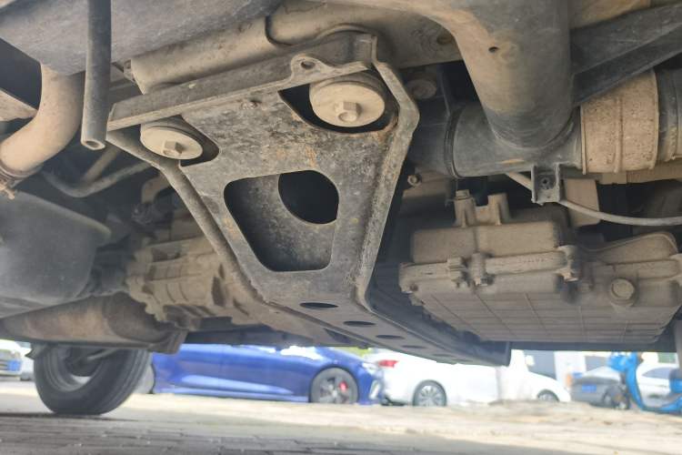 Used Suzuki Landy 2010 1.2L Manual Comfort Version – Sunshine Edition Chassis Front Right